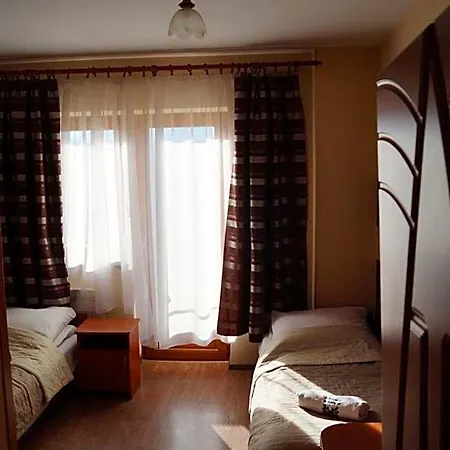 Pod Tatrami Widok Na Tatry, Sauna, Parking, Blisko Term Bukovina Alojamento de Acomodação e Pequeno-almoço